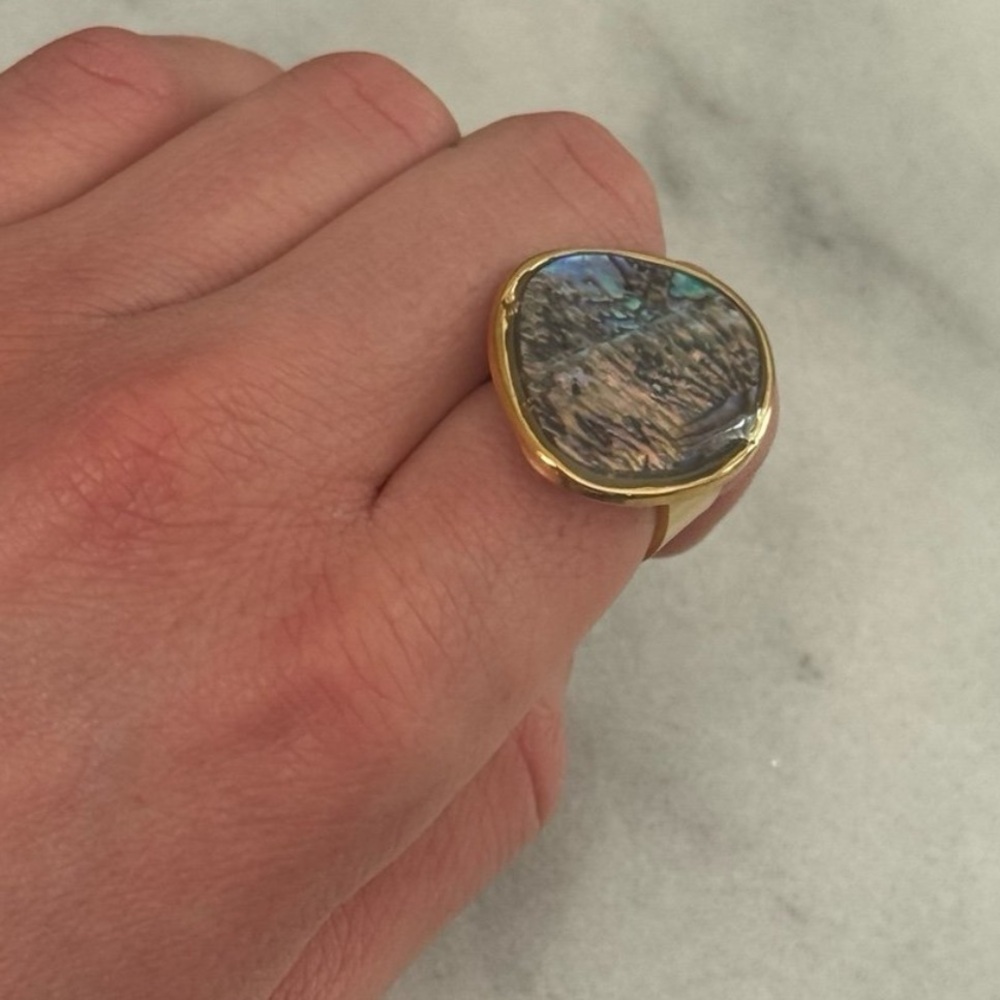 Gold Iridescent Vintage Style Ring 

Brand New

Gold Plated Stainless Steel - Picture 5 of 5